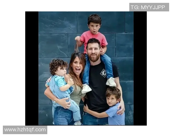 足球明星情侣同框甜蜜瞬间展现爱情与运动的完美结合